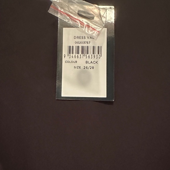 Elegant Black Dress - Picture 2 of 7